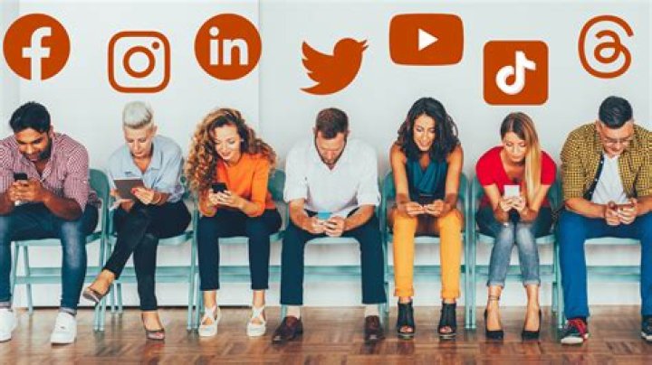 8 Artists Using Social Media to Build a Brand Complex