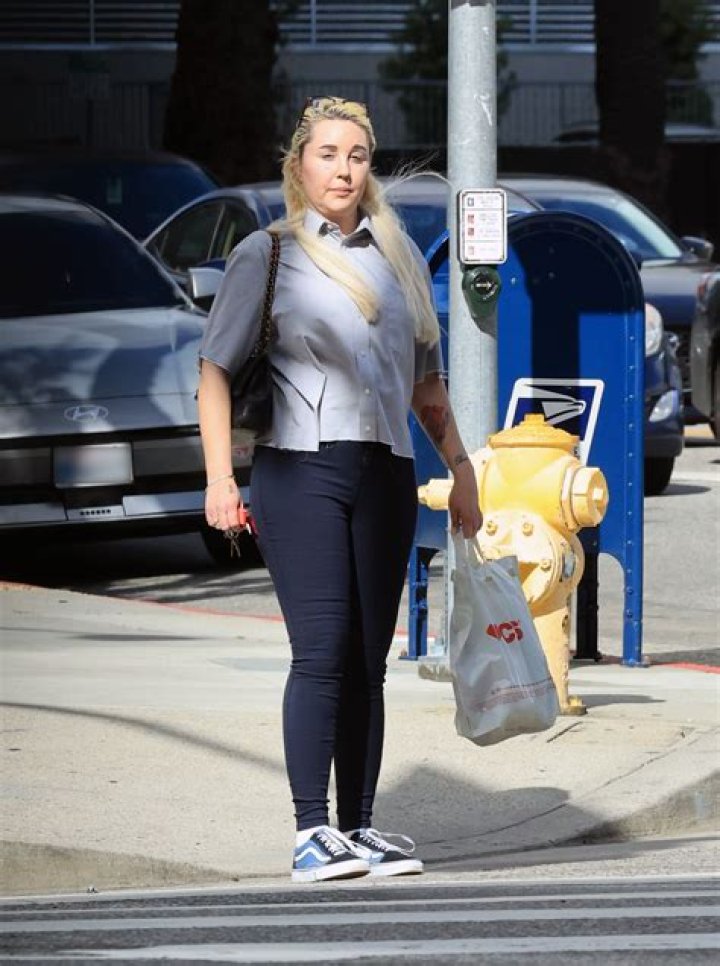 AMANDA BYNES Out and About in Los Angeles 01/26/2023 HawtCelebs