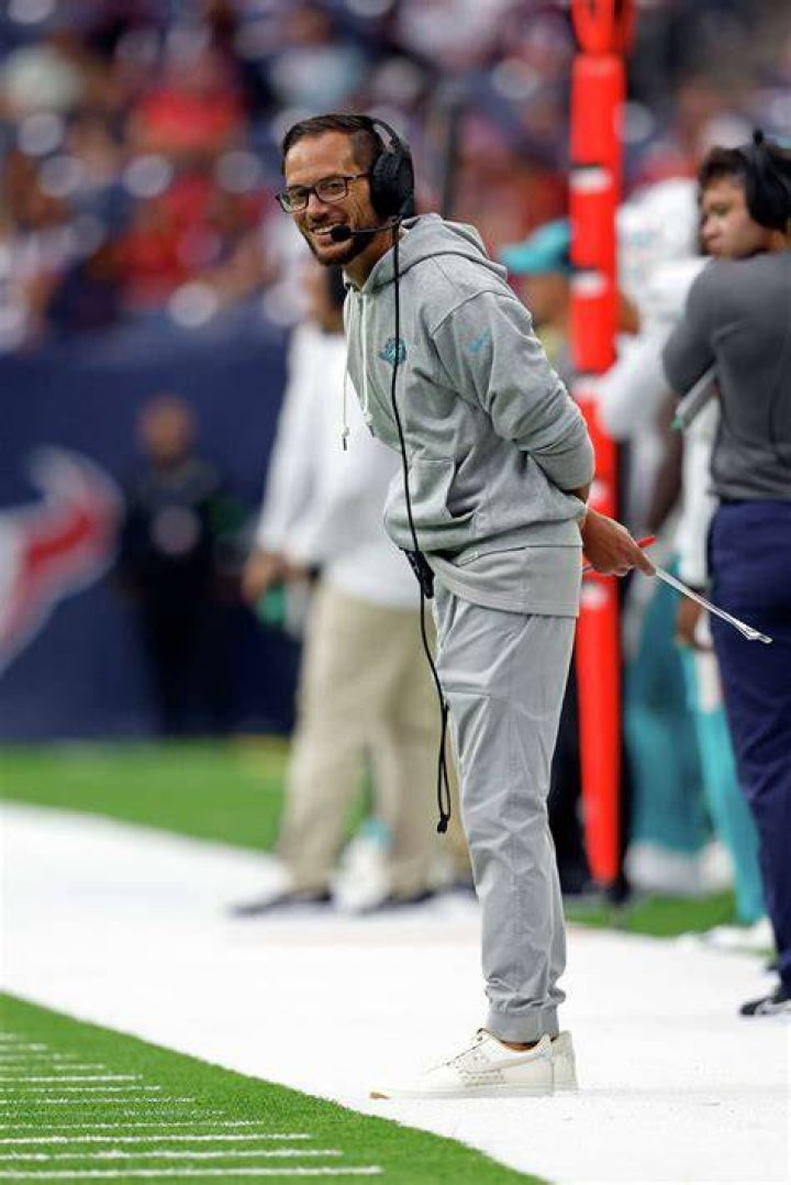 American Football Coach Mike Mcdaniel Father Passed Away His Mother
