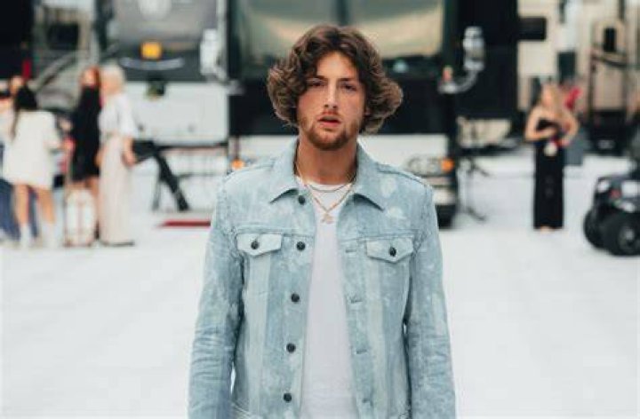 BAILEY ZIMMERMAN JOINS WMG