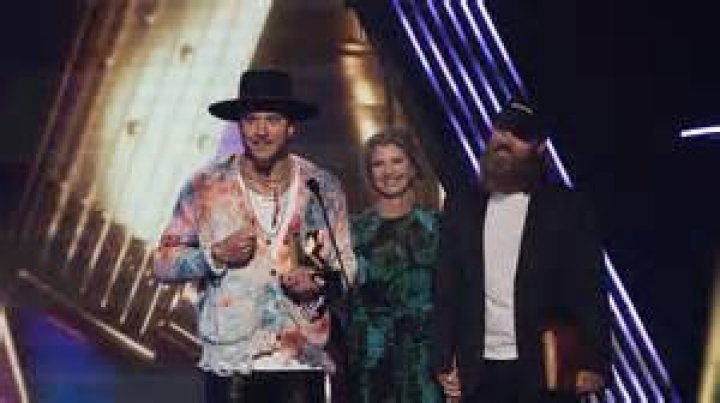 Brandon Lake, Lauren Daigle excel at 2023 KLOVE Fan Awards