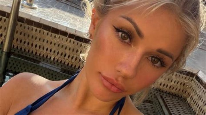 Breckie Hill on Instagram "Hey" in 2023 Model, Half up hair, Women