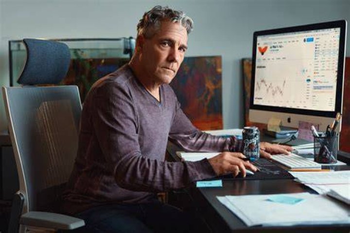 Cardone backs blockchain company with 4M crypto investment • St Pete