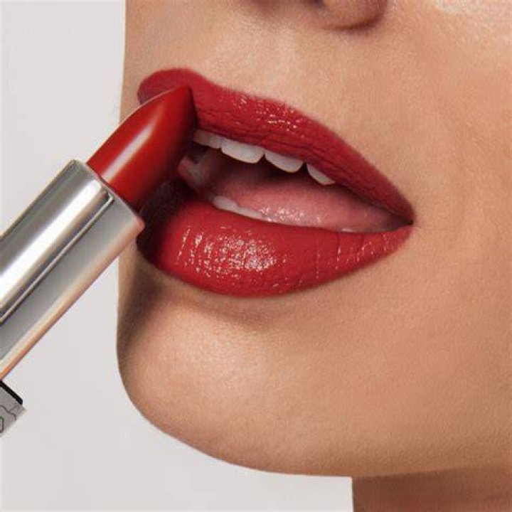 Confidence Shiny Velvet Cream Lipstick 173 Nikol Beauty
