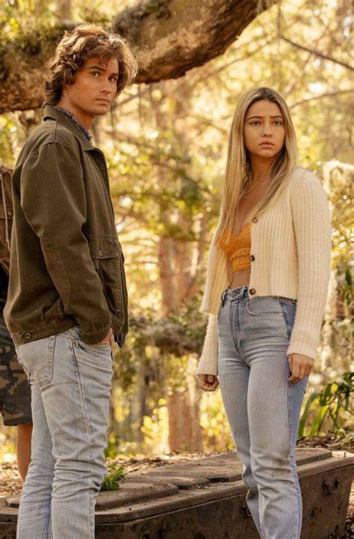 Do John B and Sarah break up or stay together in Outer Banks season 3?