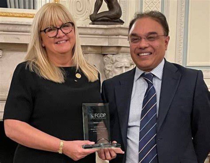Dr Debbie Reed receives inaugural Goodwin Award College of