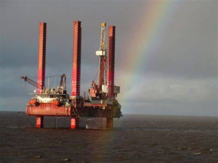 Gazprom sends rig from Black Sea to new Arctic drill site The