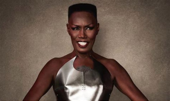 Grace Jones Sirebat