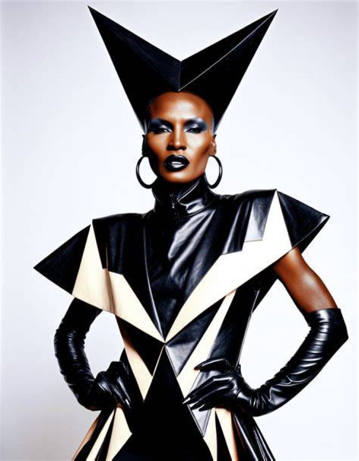 Grace Jones "La Vie En Rose" &mdash; Reid Lee