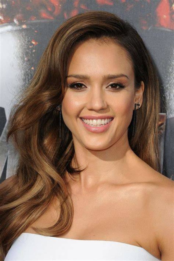 Jessica Alba's Remedy for OverPlucked Brows