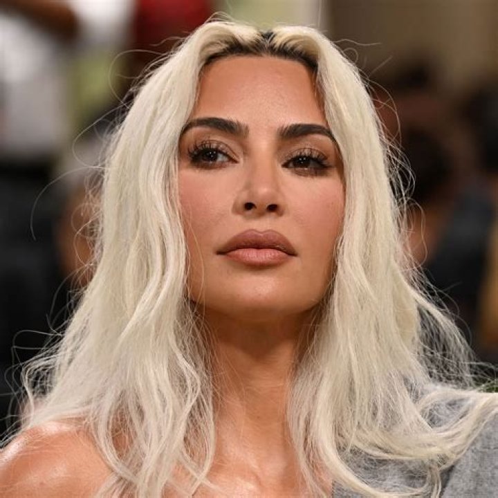 Kim Kardashian Went Out with John Mayer and they "Totally hit it off"
