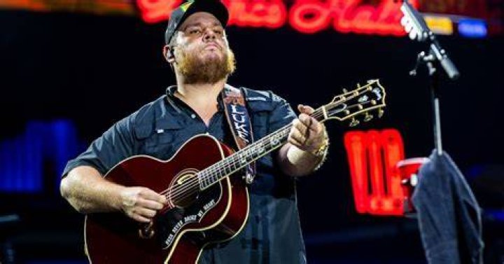 Luke Combs Talks 'The Voice' Rejection & Wallen Competition