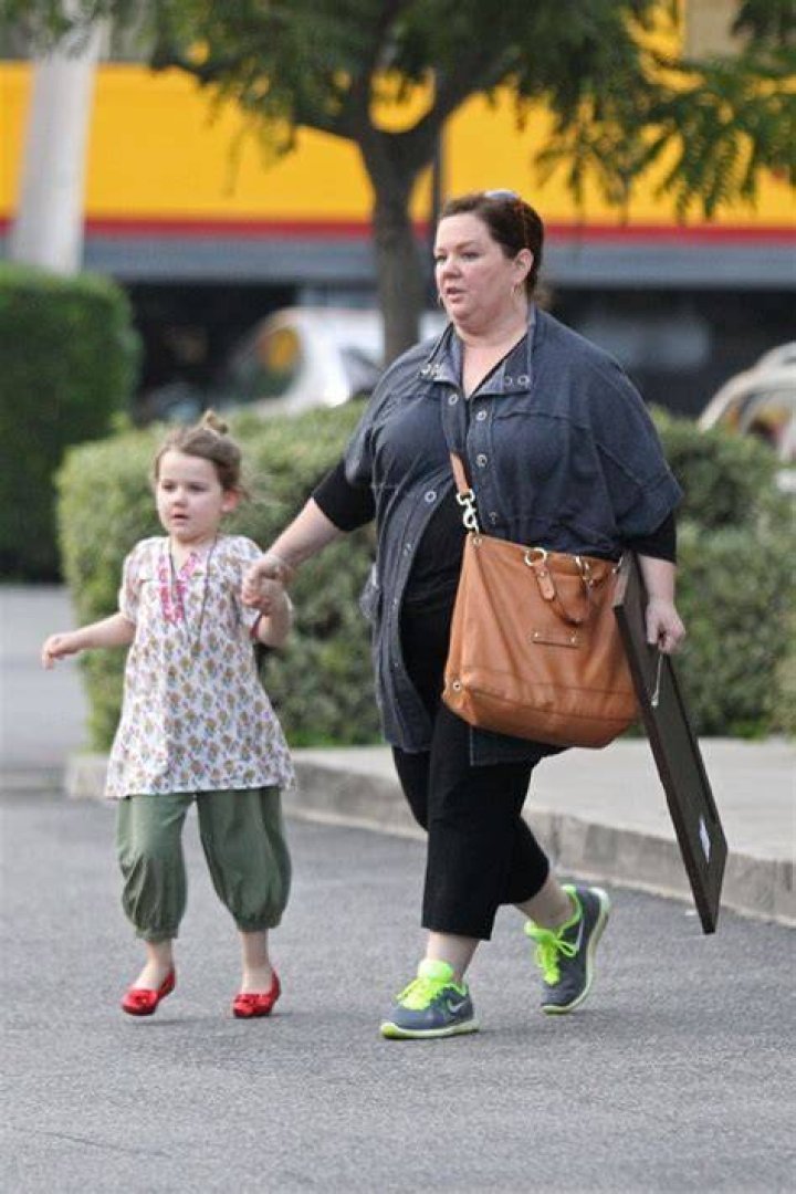 Melissa McCarthy Takes Daughter for Ice Cream Photos