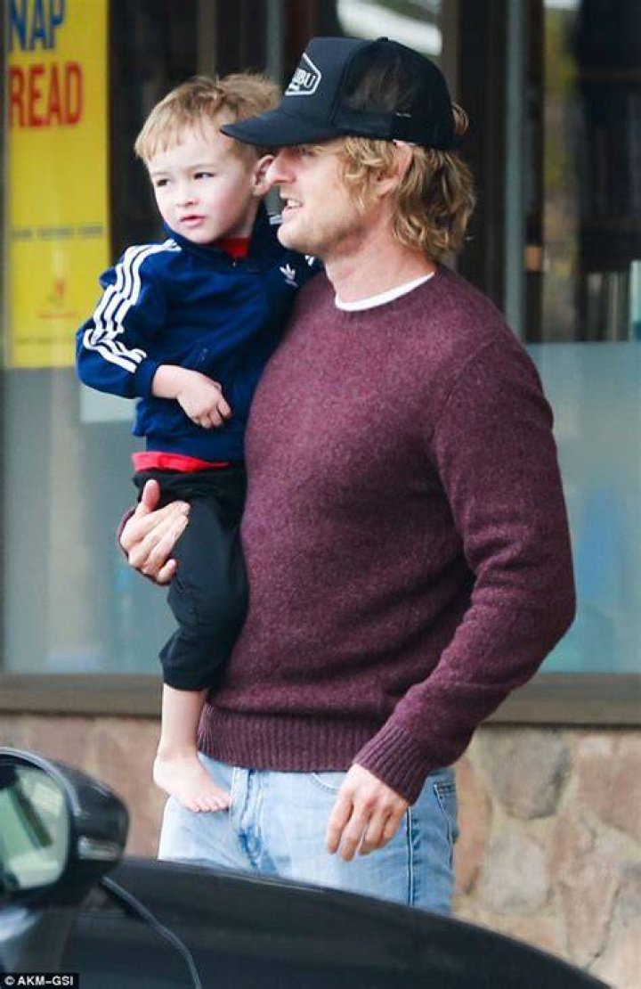 Owen Wilson & Son Robert Spotted Out In NYC Celeb Baby Laundry