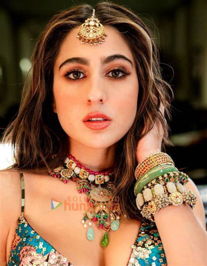 Sara Ali Khan's multicoloured kurta set will instantly brighten up your