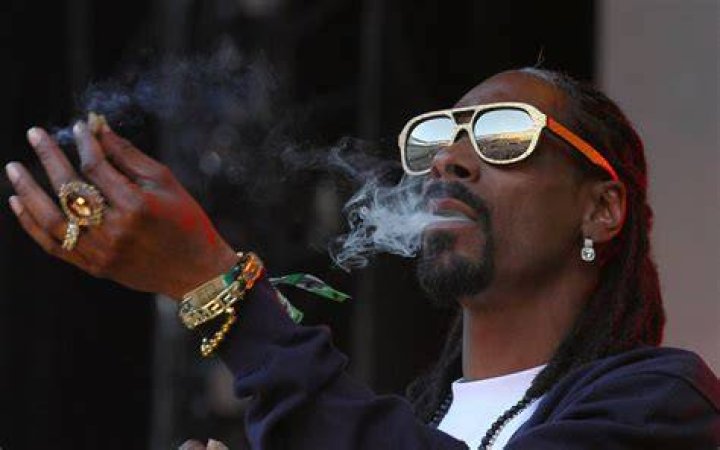 Snoop Dogg's favorite latenight munchies are hardboiled eggs — served