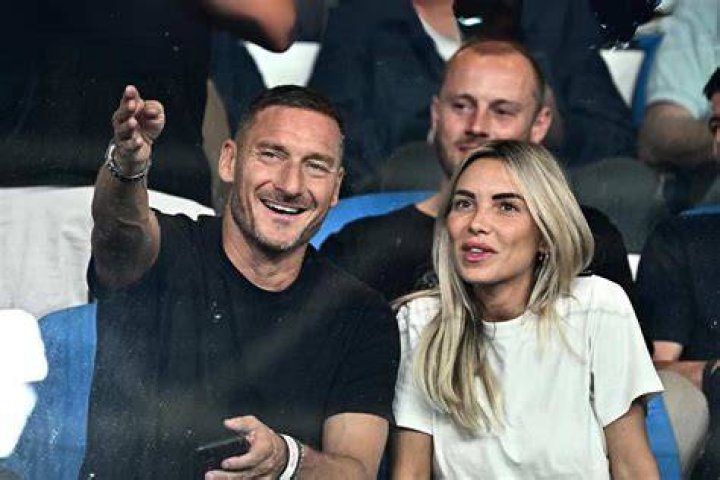 Totti e Noemi, la prima lite di coppia in pubblico
