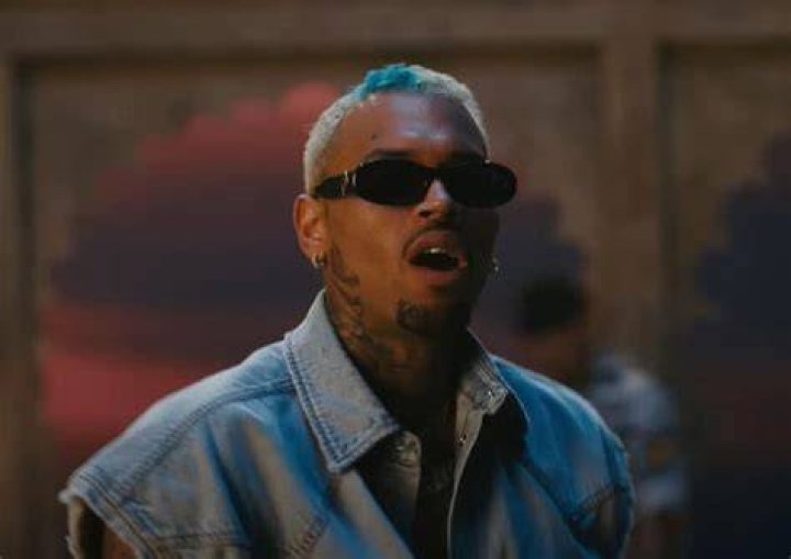 VIDEO Chris Brown Call Me Everyday Ft. Wizkid (Mp4 Download) &raquo; Loadedsongs