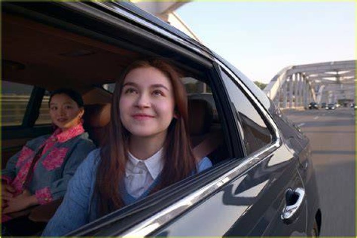 XO, Kitty Trailer Anna Cathcart Takes a Chance to Find Herself, Love